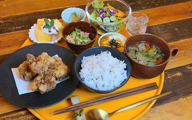 選べるワンプレートランチ1,430円ミニデザートつき